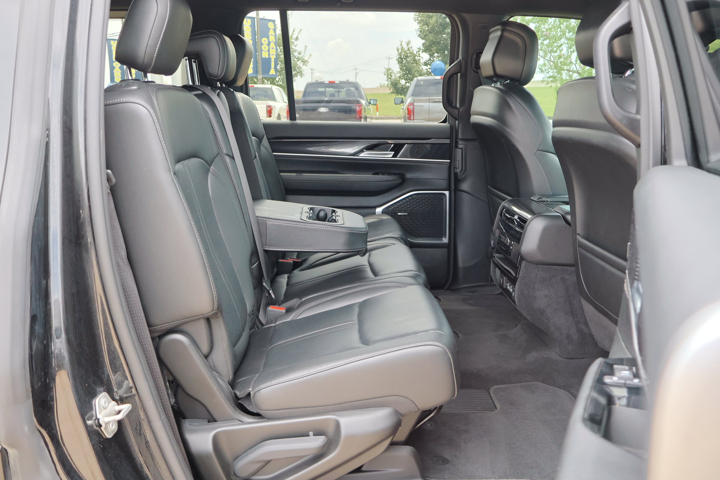 Used 2023 Jeep Wagoneer 4WD image 36