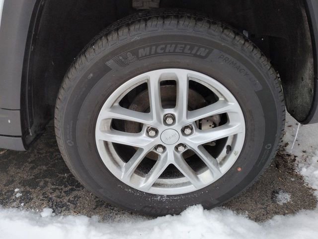 Used 2024 Jeep Grand Cherokee Laredo X image 10