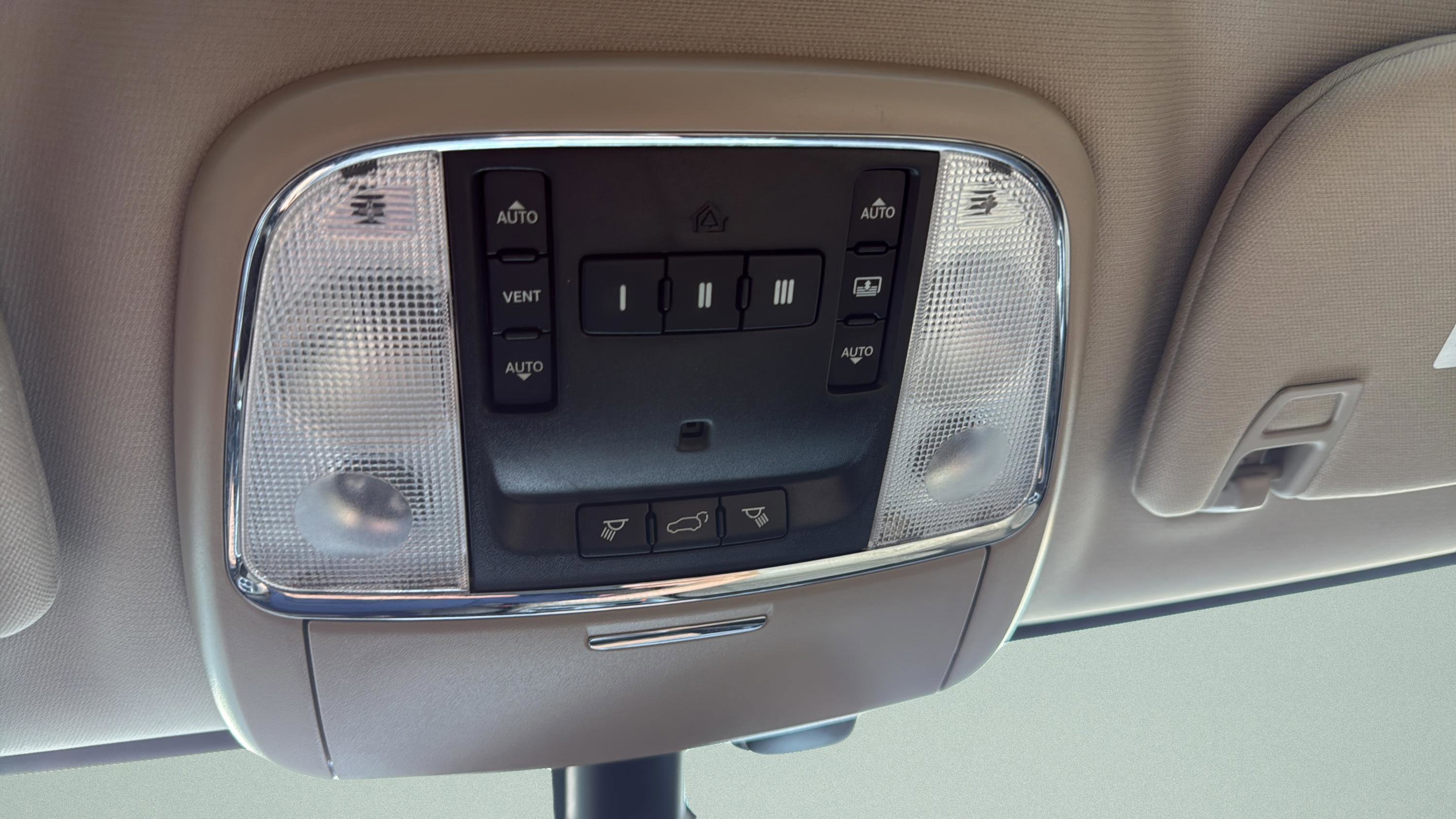 Used 2017 Jeep Grand Cherokee Overland AWD/4WD image 48
