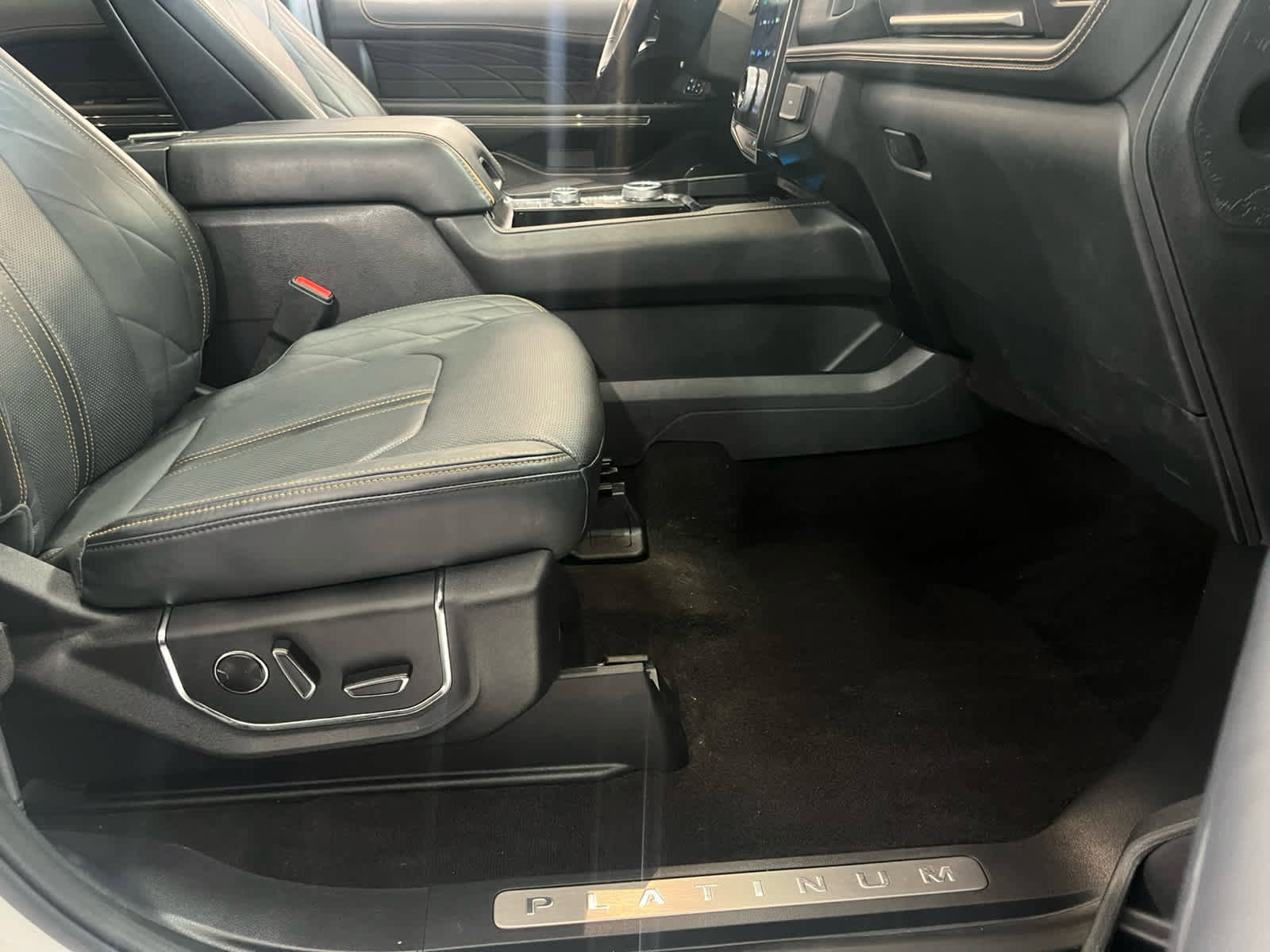 Used 2023 Ford Expedition Platinum image 41