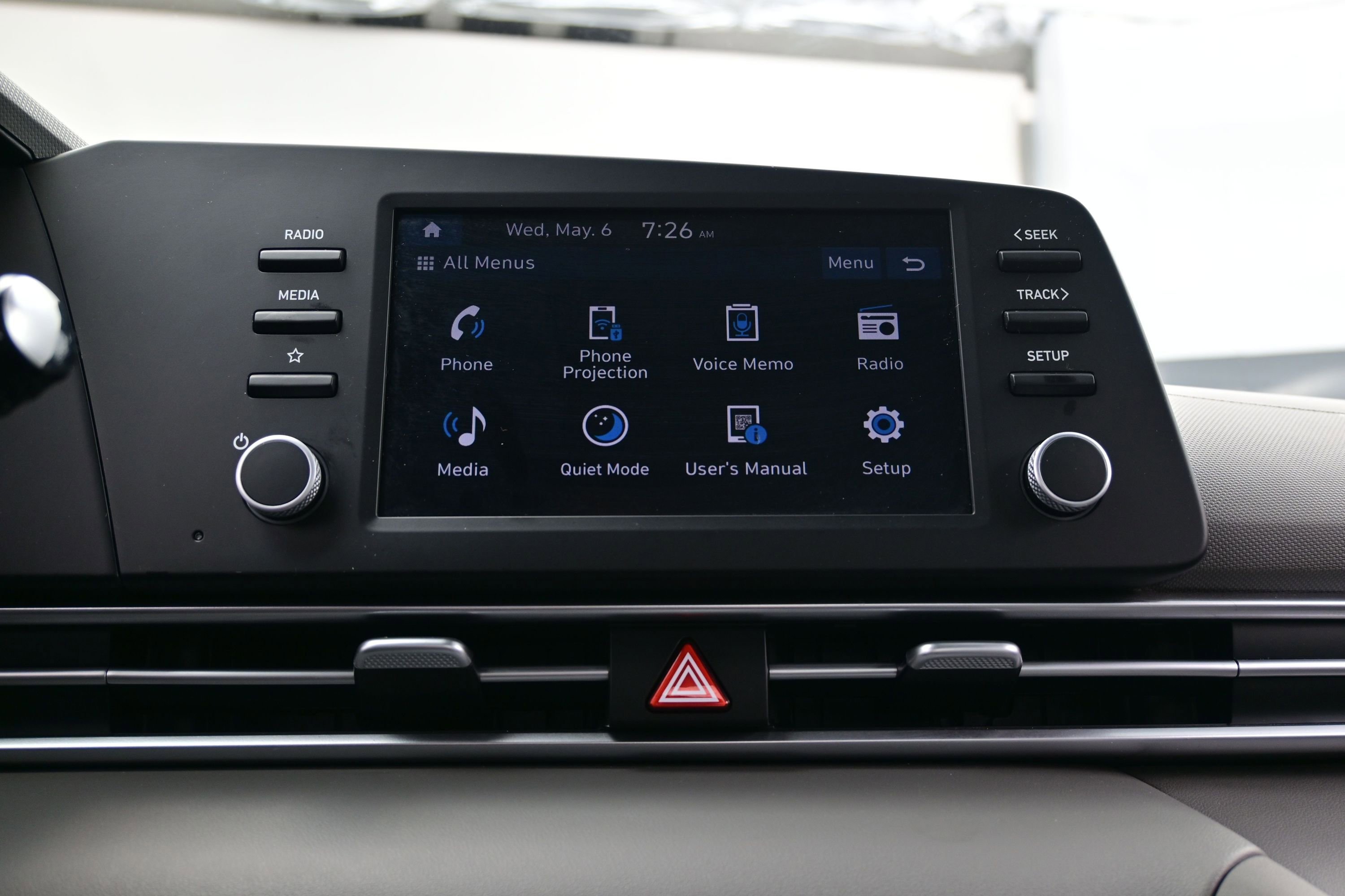 Used 2024 Hyundai Elantra SE FWD image 18