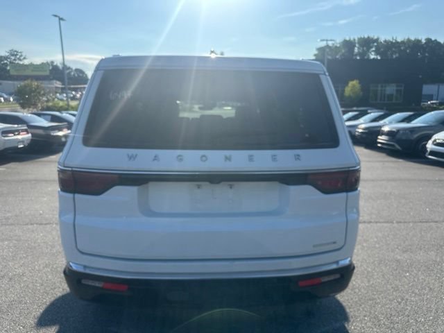 Used 2024 Jeep Wagoneer Series II w/ Flexible Seating Group RWD image 4