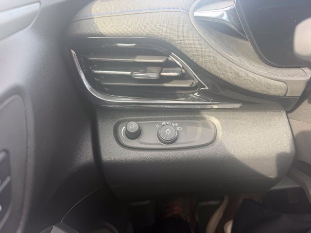 Used 2025 Buick Envista Sport Touring w/ Convenience I Package FWD image 14