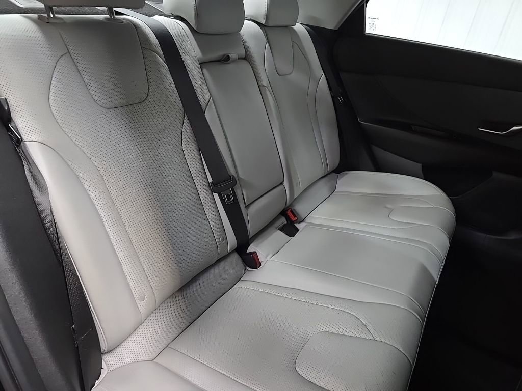 Used 2023 Hyundai Elantra Limited FWD image 12