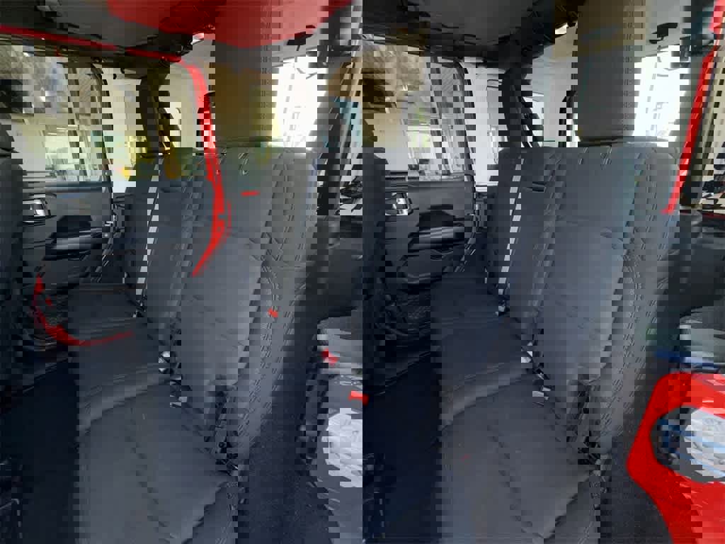 Used 2018 Jeep Wrangler Unlimited Sahara image 12