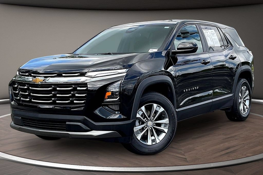 Used 2025 Chevrolet Equinox LT FWD image 3