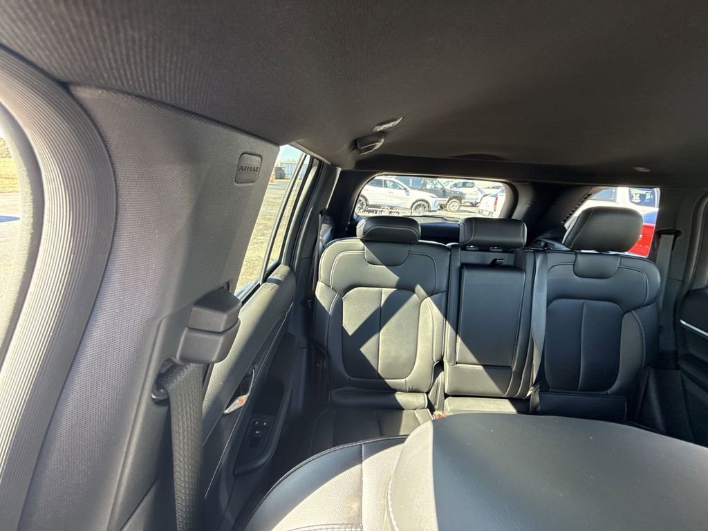 Used 2025 Jeep Grand Cherokee Limited image 12