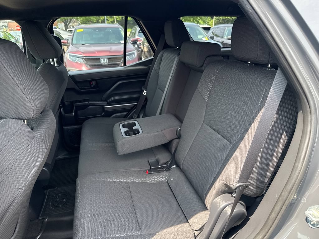Used 2025 Toyota 4Runner SR5 AWD/4WD image 35