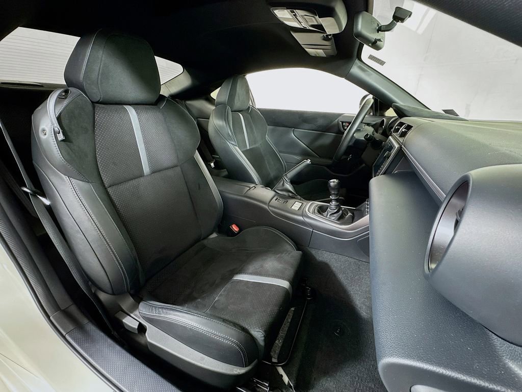 Used 2023 Toyota GR86 Premium w/ ALL Weather Mat Package (TMS) image 26