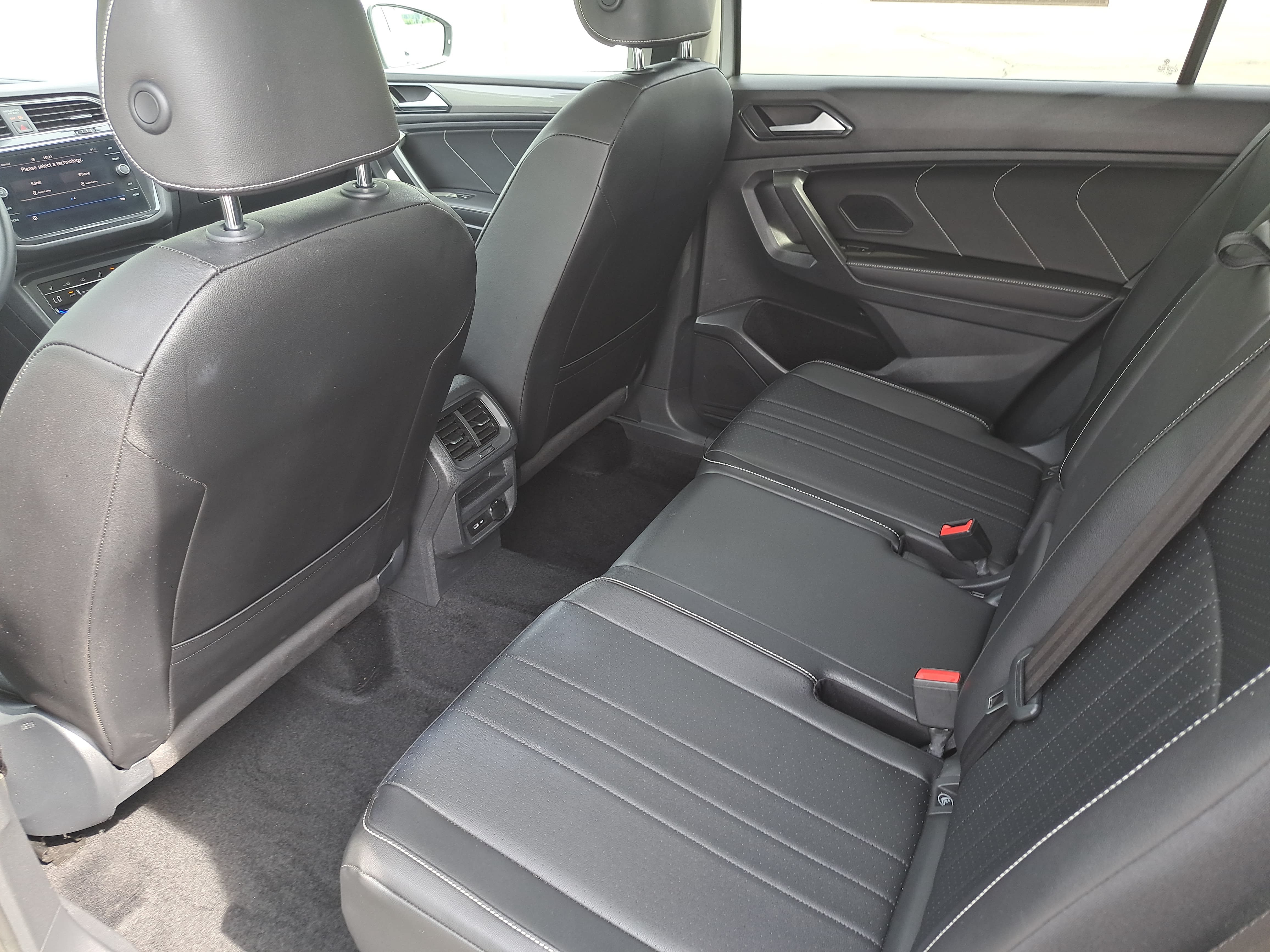 Certified 2022 Volkswagen Tiguan SE w/ Panoramic Sunroof Package AWD/4WD image 14