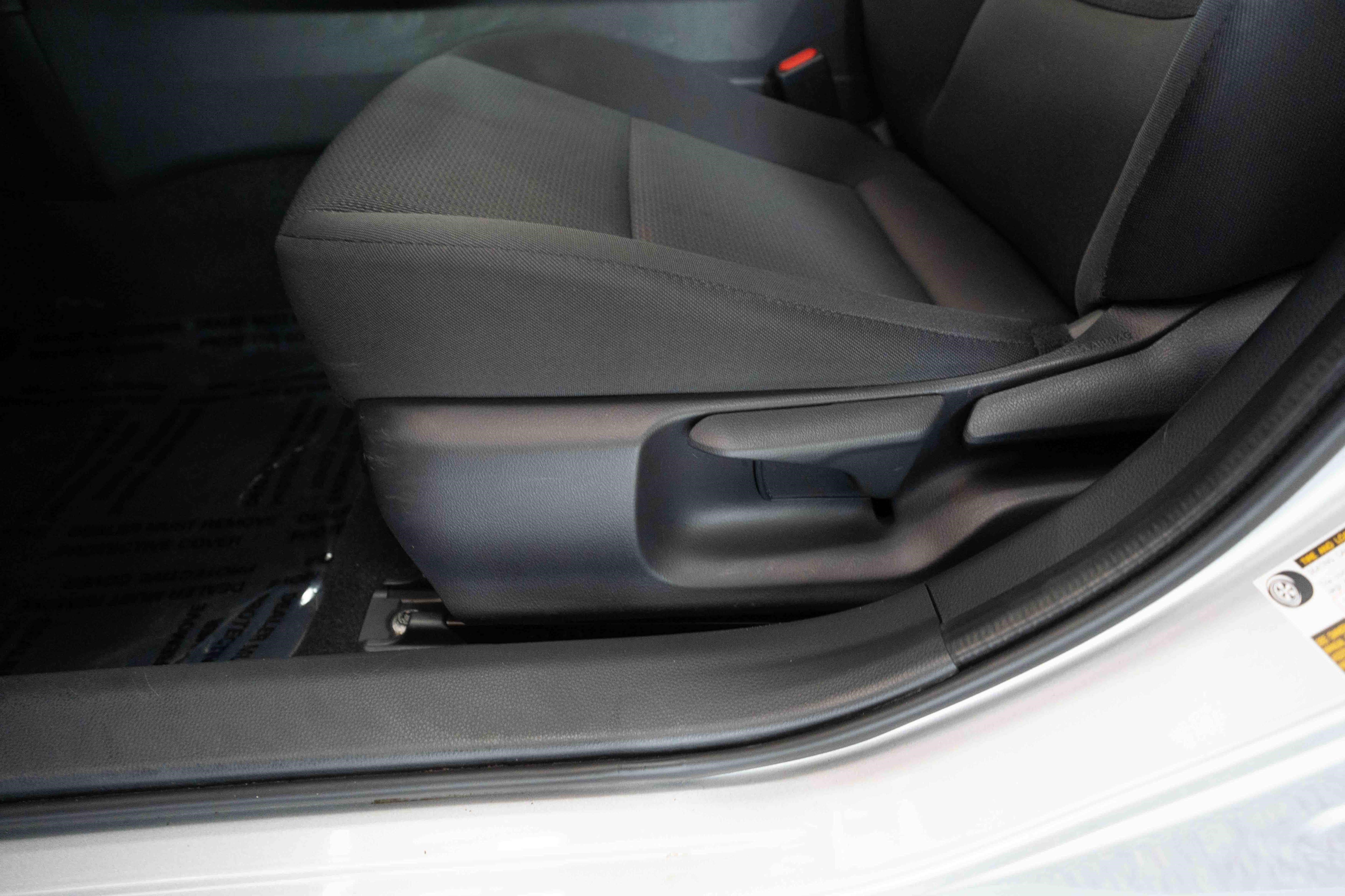 Used 2025 Toyota Prius LE FWD image 12