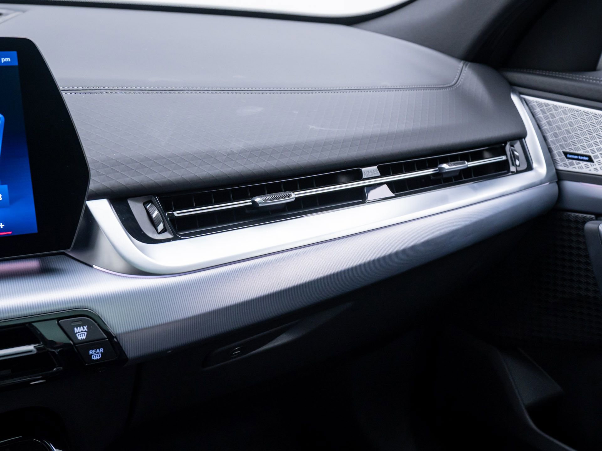 Certified 2025 BMW X2 xDrive28i w/ Premium Package image 30