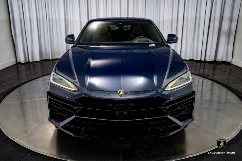 Used 2025 Lamborghini Urus SE image 3