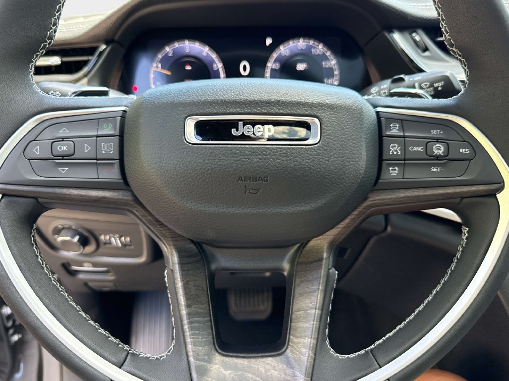 New 2027 Jeep Grand Cherokee Altitude AWD/4WD image 26