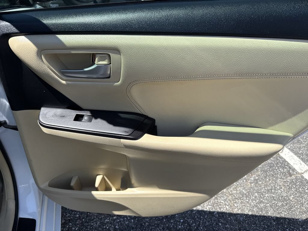 Used 2015 Toyota Camry XLE FWD image 16