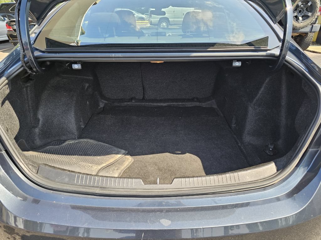 Used 2021 Chevrolet Malibu LT FWD image 32
