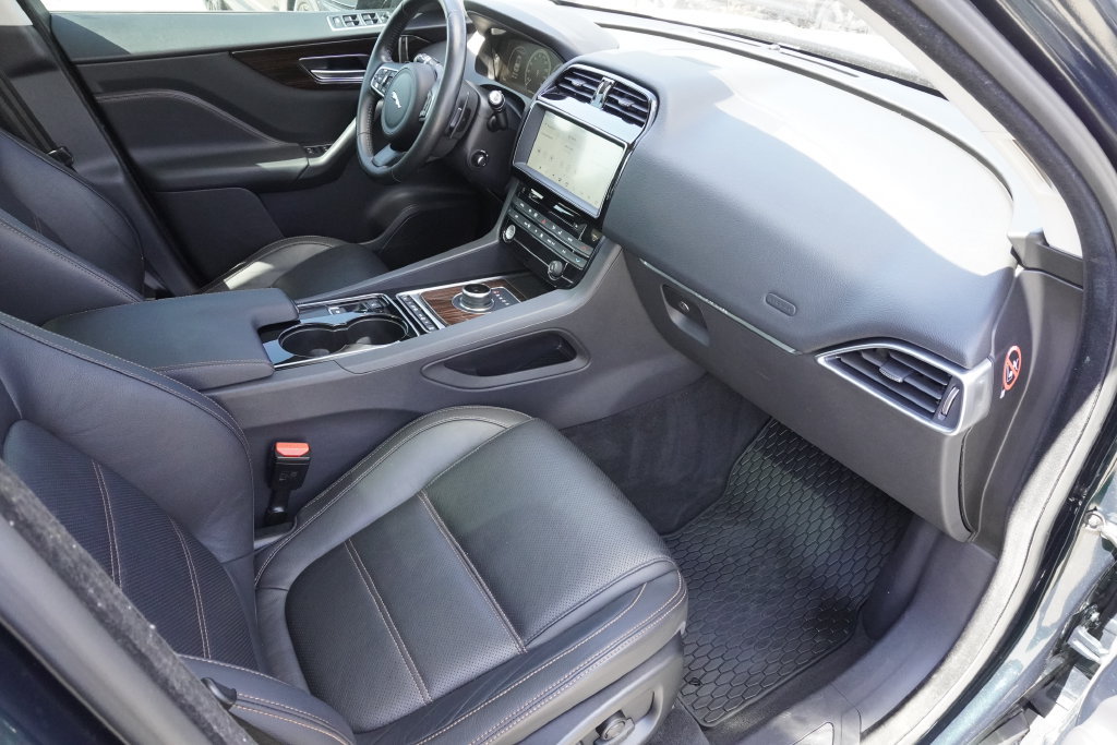 Used 2017 Jaguar F-PACE Prestige AWD/4WD image 22