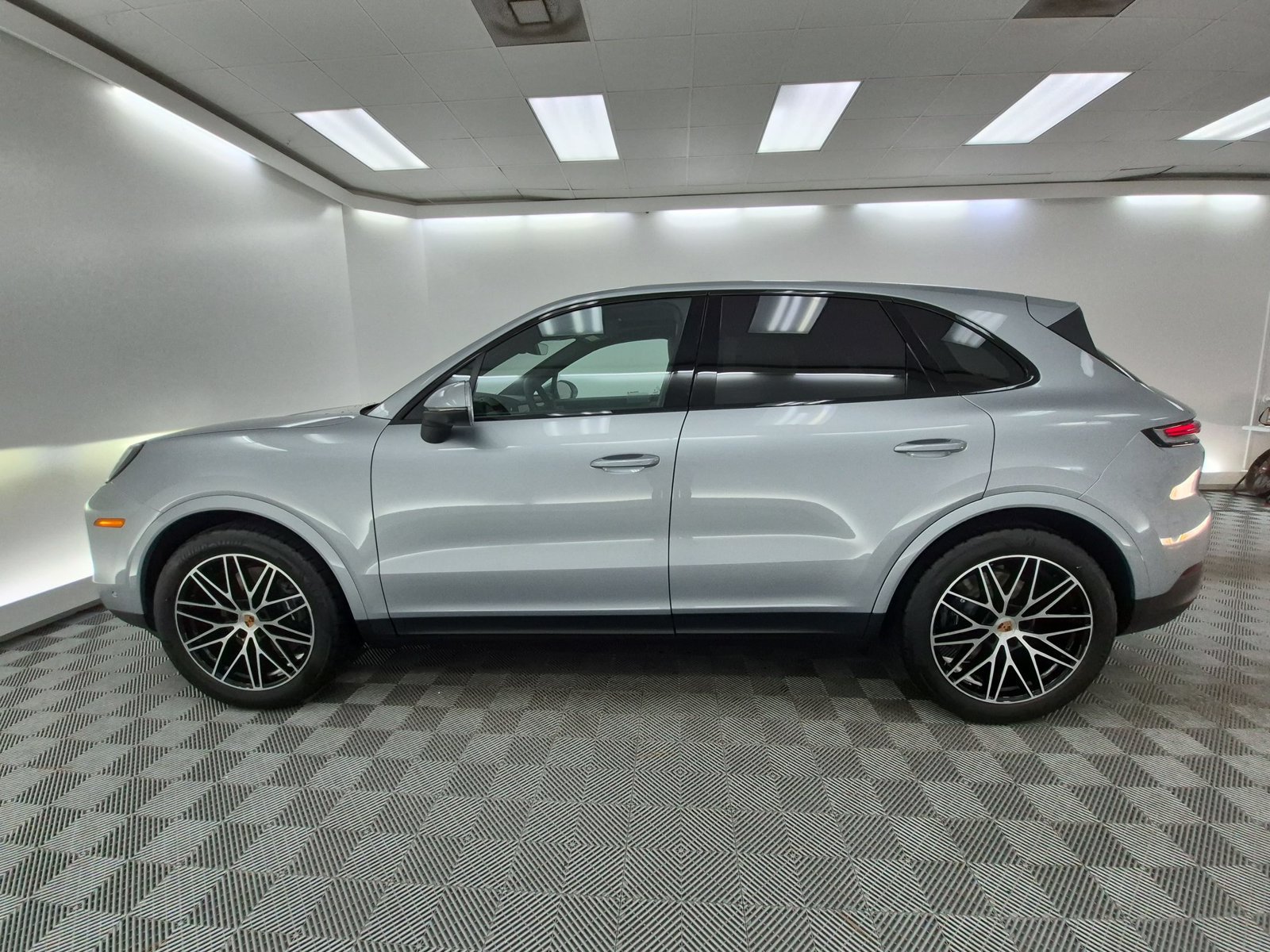 New 2026 Porsche Cayenne AWD/4WD image 2