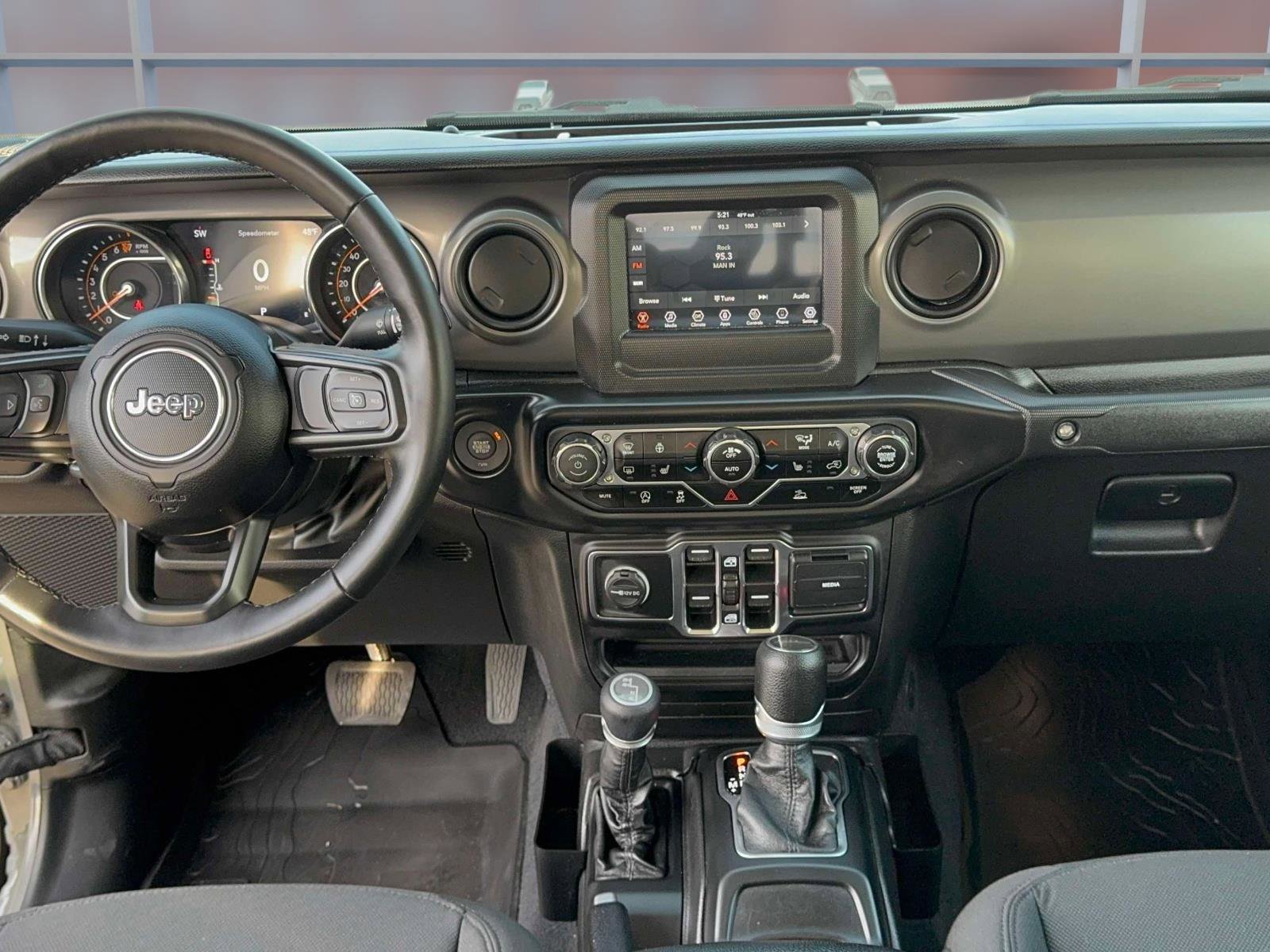 Used 2022 Jeep Gladiator Sport image 15