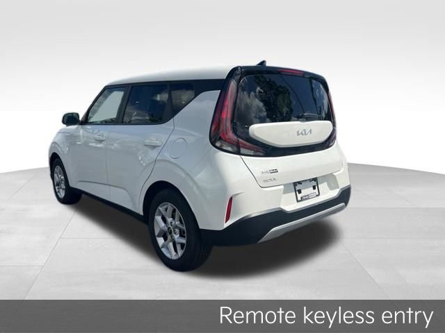 Certified 2025 Kia Soul LX w/ LX Technology Package FWD image 6