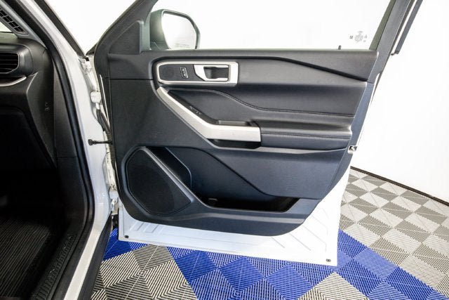 Used 2023 Ford Explorer XLT w/ Equipment Group 202A AWD/4WD image 17