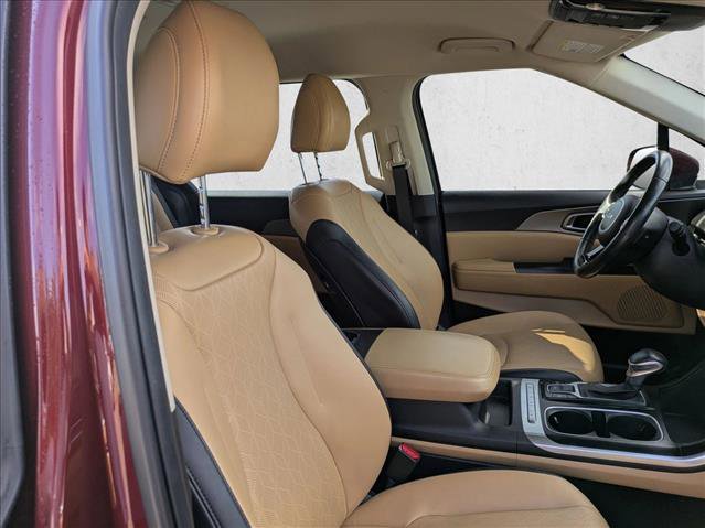 Used 2023 Kia Carnival LX image 18