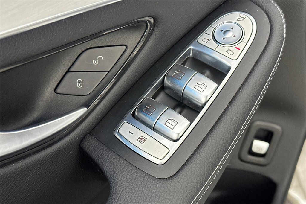 Used 2019 Mercedes-Benz GLC 300 4MATIC image 12
