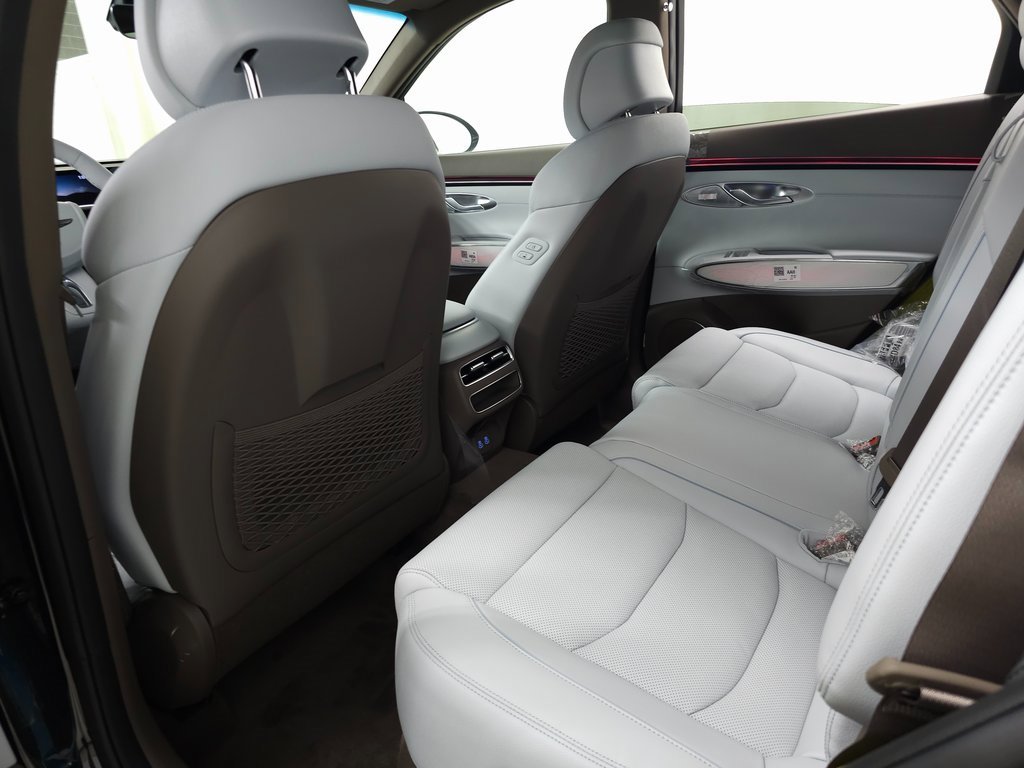 Used 2026 Genesis GV70 2.5T Advanced image 29