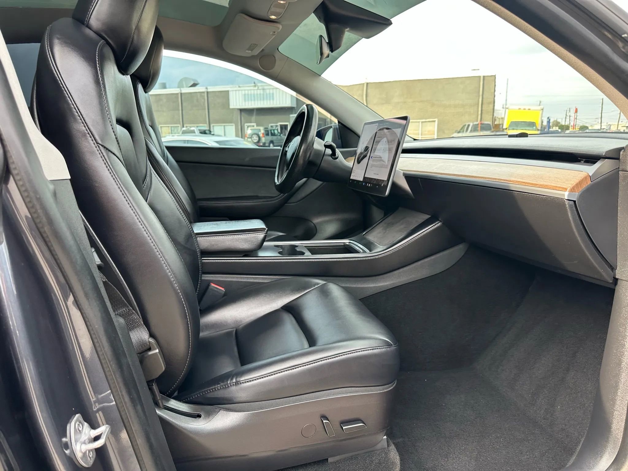 Used 2021 Tesla Model Y Performance image 23