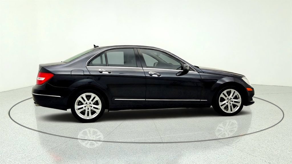 Used 2013 Mercedes-Benz C 300 4MATIC Sedan image 4