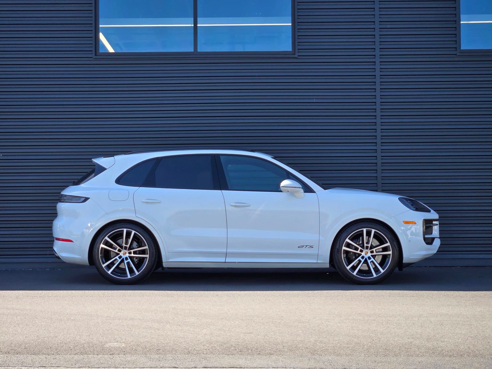 Certified 2026 Porsche Cayenne GTS AWD/4WD image 8