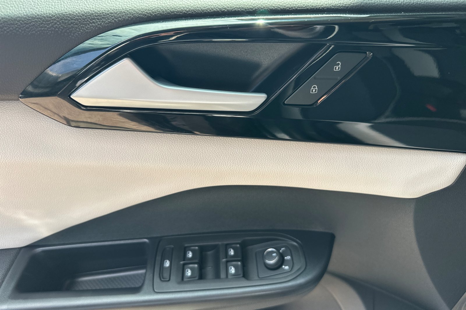 New 2026 Volkswagen Taos S FWD image 9