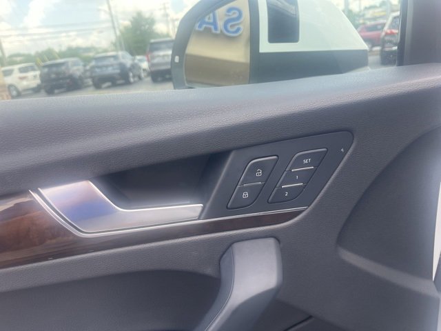 Used 2020 Audi Q5 2.0T Premium w/ Convenience Package image 17