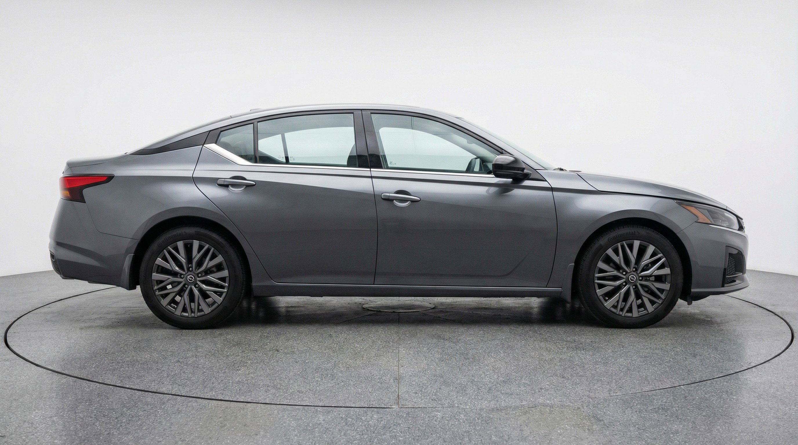 Used 2025 Nissan Altima 2.5 SV FWD image 11