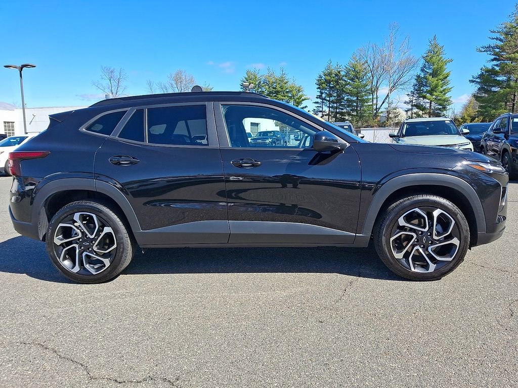 Certified 2024 Chevrolet Trax RS w/ Driver Confidence Package image 7