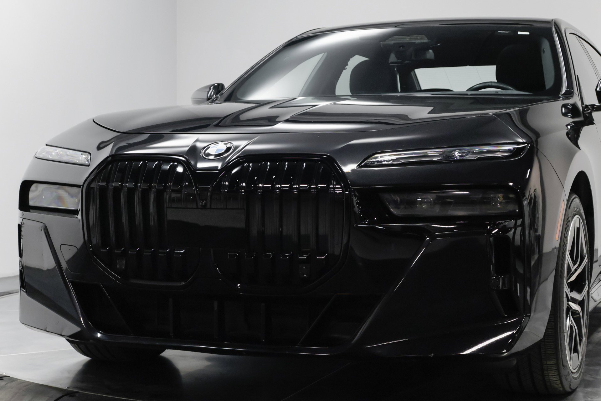 Used 2023 BMW 760i xDrive w/ Executive Package image 65