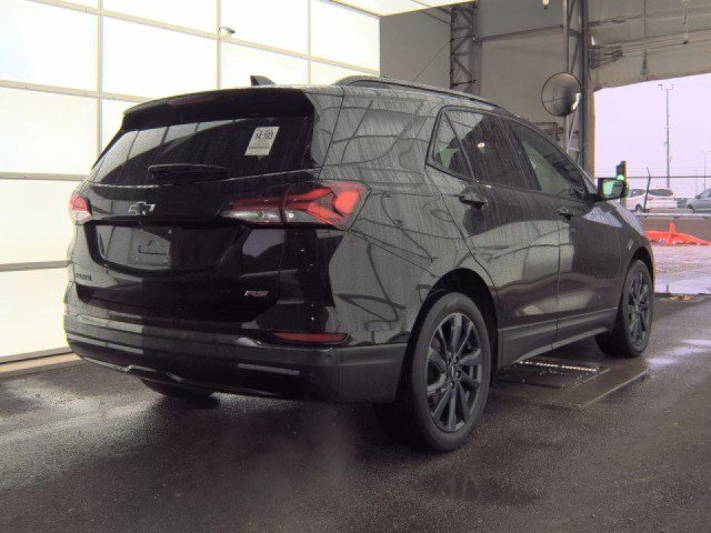 Used 2022 Chevrolet Equinox RS w/ Infotainment Package image 3