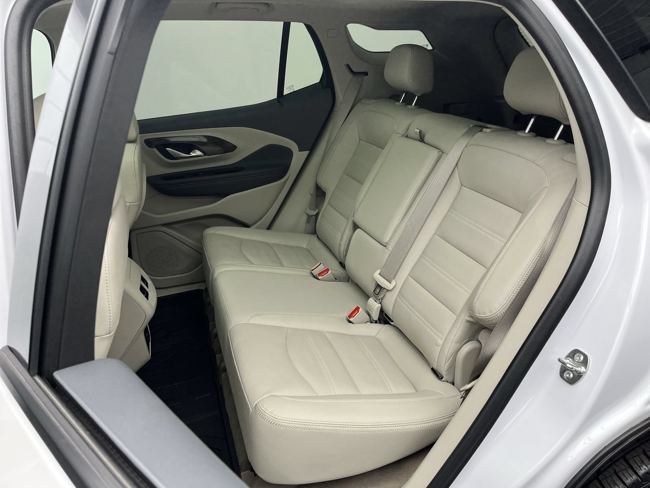 Certified 2024 GMC Terrain Denali w/ Denali Premium Package AWD/4WD image 13