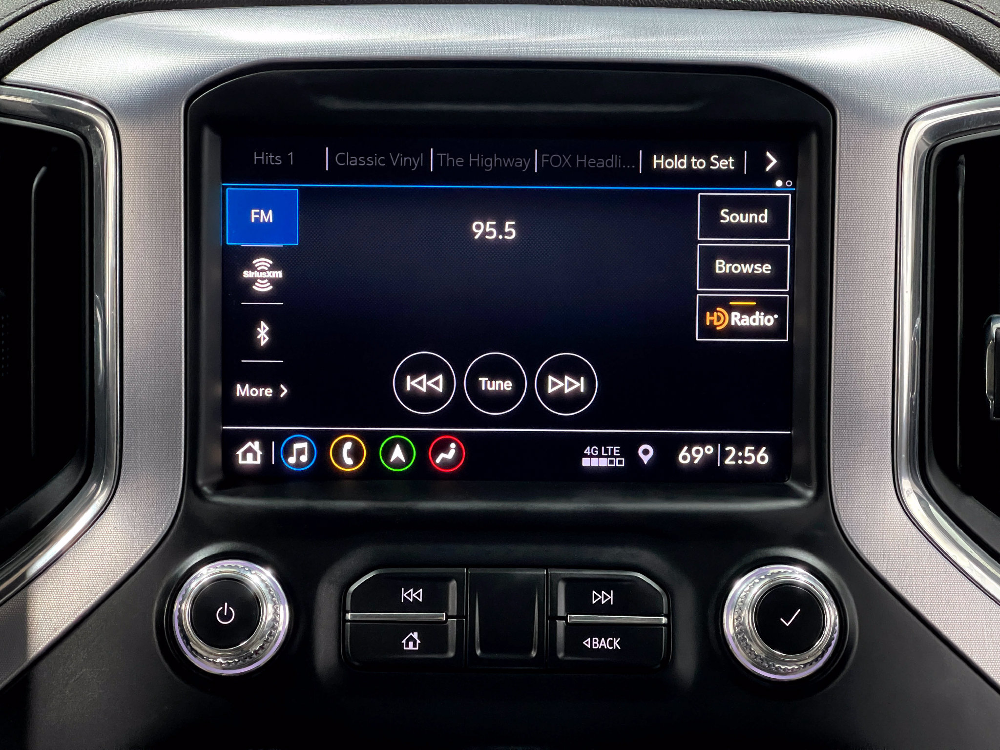Used 2019 GMC Sierra 1500 SLT w/ SLT Premium Plus Package AWD/4WD image 24