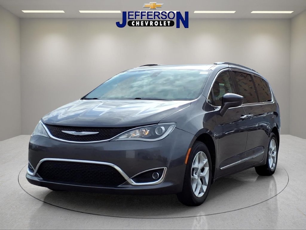 Used 2017 Chrysler Pacifica Touring-L Plus w/ Tire & Wheel Group FWD image 1