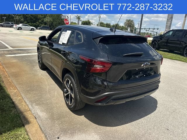 Used 2024 Chevrolet Trax RS w/ Driver Confidence Package FWD image 9