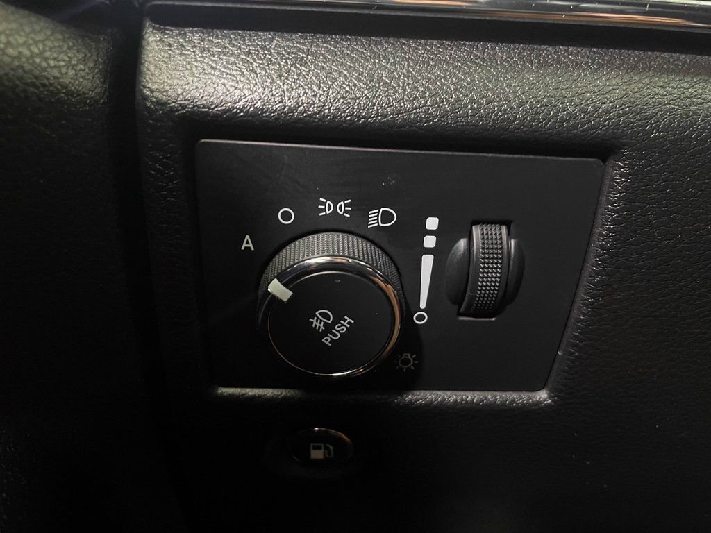 Used 2022 Jeep Grand Cherokee Limited image 32