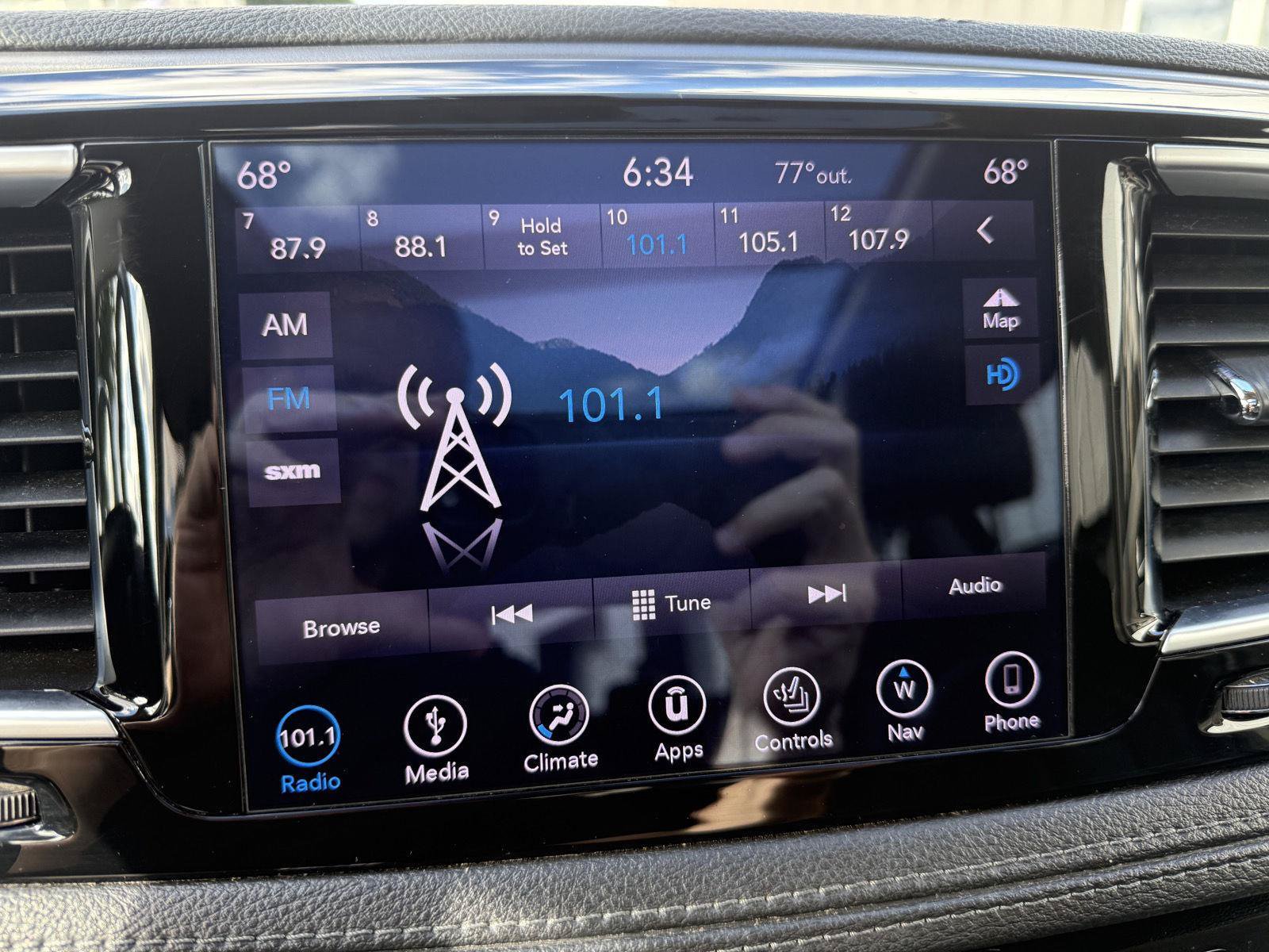Used 2019 Chrysler Pacifica Limited FWD image 13