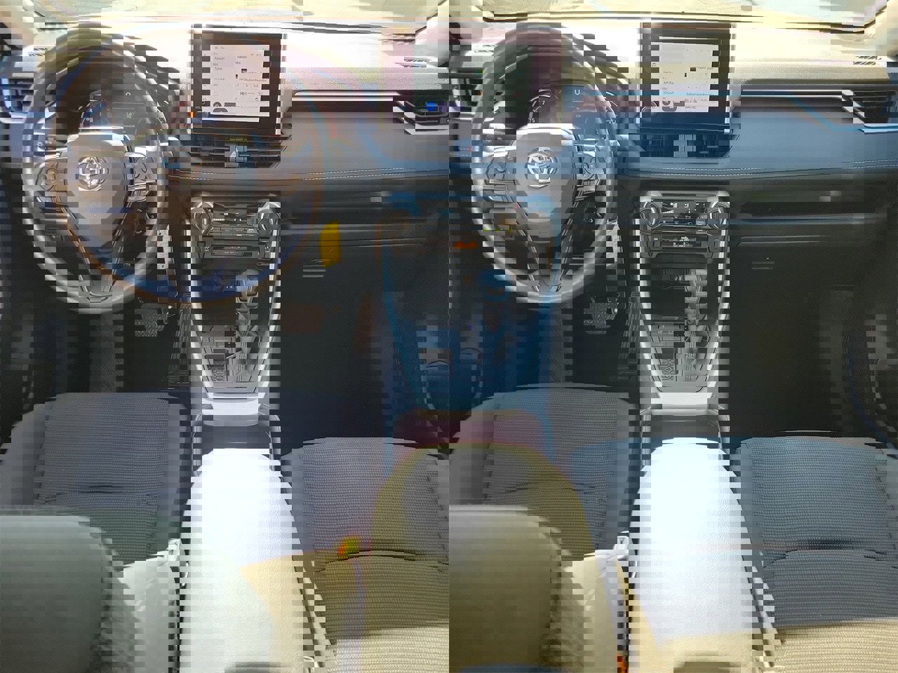 Used 2025 Toyota RAV4 LE image 12