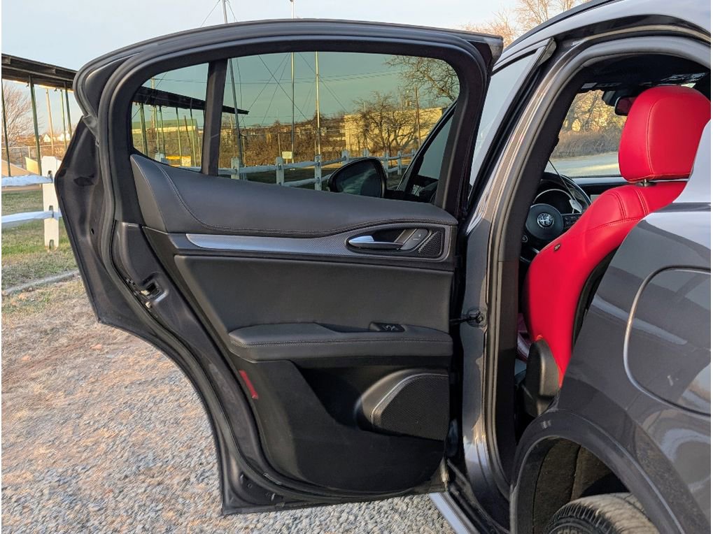 Used 2022 Alfa Romeo Stelvio Veloce image 10