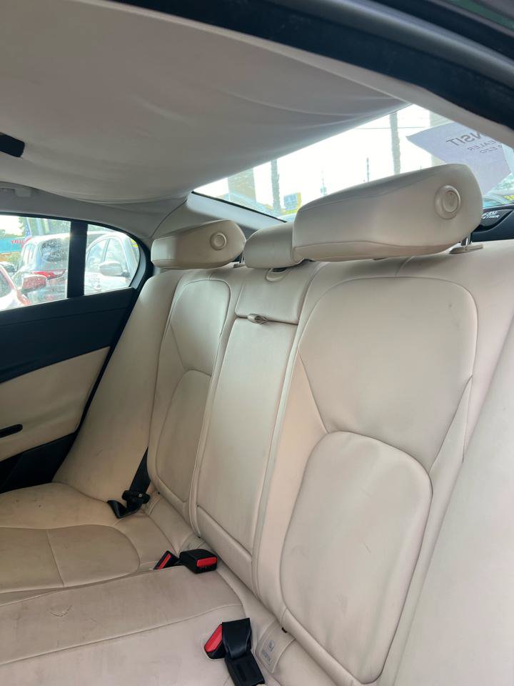 Used 2018 Jaguar XE Premium RWD image 7