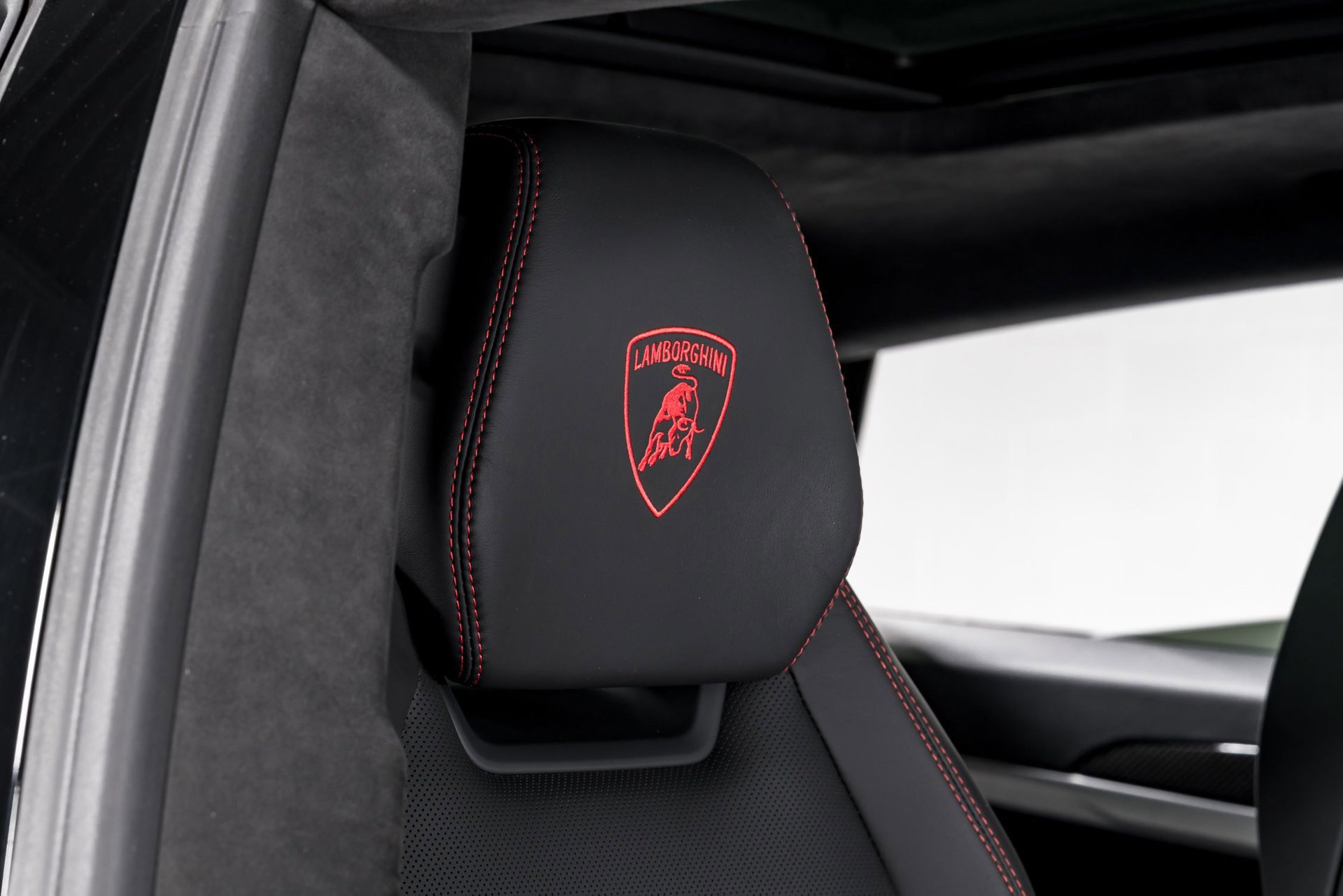 Used 2020 Lamborghini Urus image 40