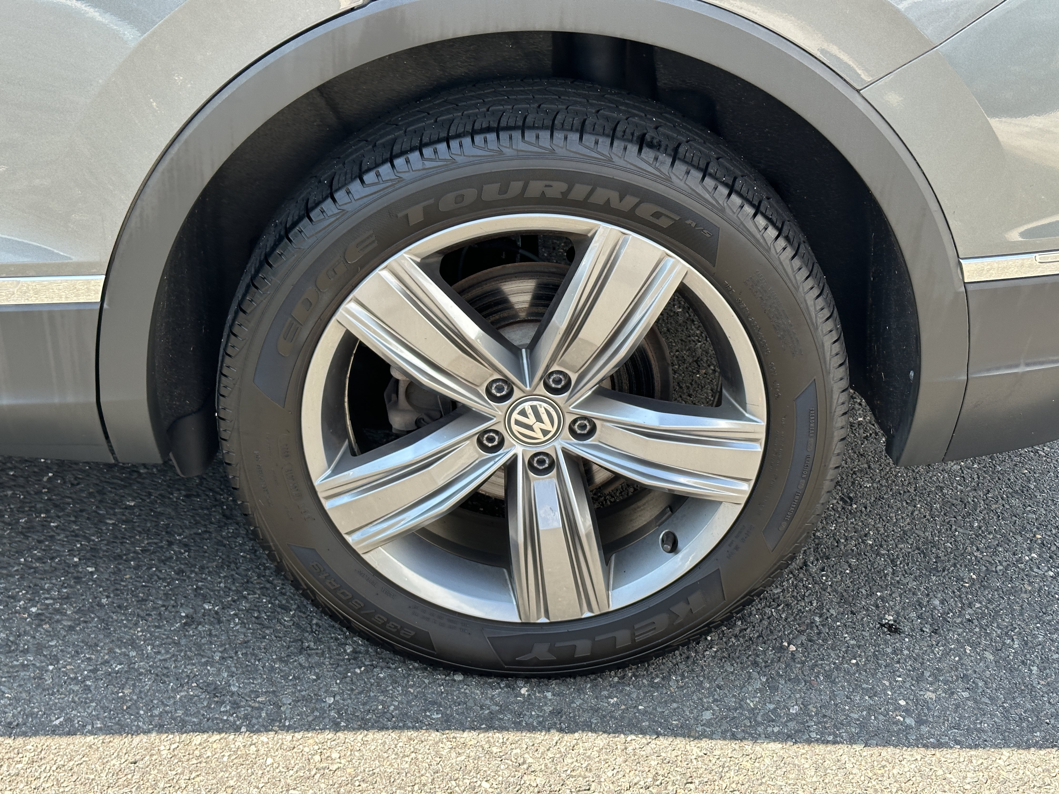 Used 2020 Volkswagen Tiguan SEL AWD/4WD image 20