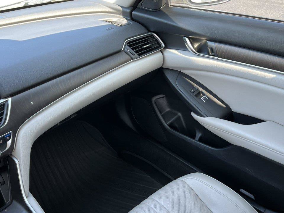 Used 2018 Honda Accord Touring image 34