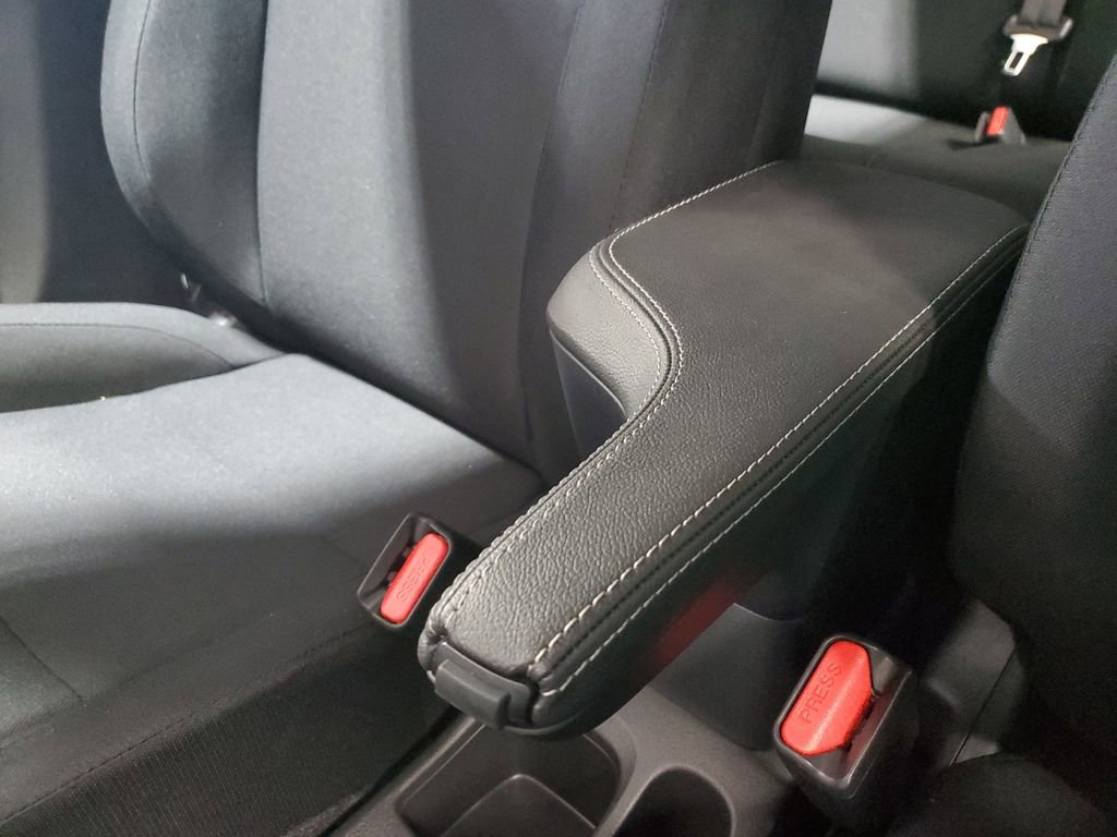 New 2025 Nissan Kicks Play S image 17